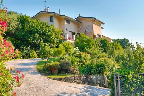 Casa Anna a Pietrasanta in Toscana con piscina — 4-Star Luxury Hotel in Pietrasanta, Italy