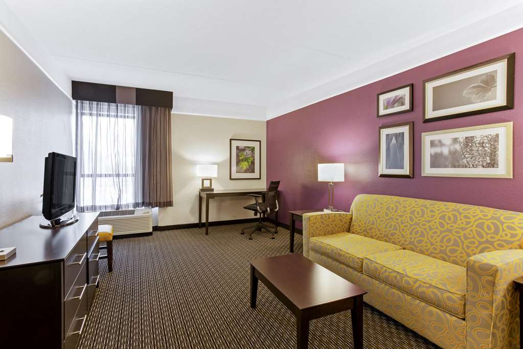 La Quinta Inn & Suites by Wyndham Boston Andover - photo 23