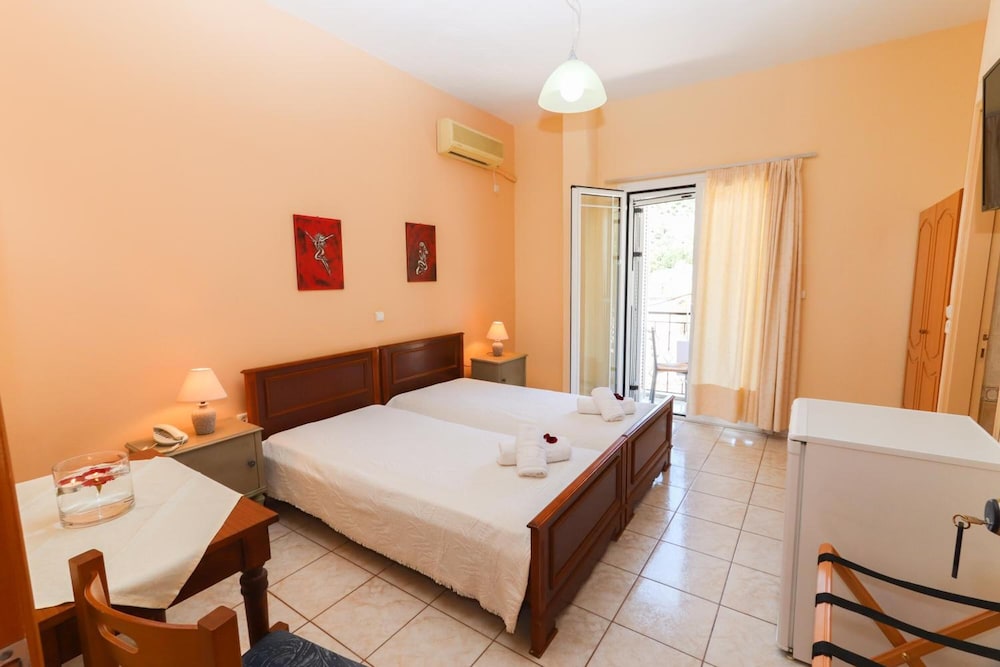 Angela - carbon neutral hotel in Aidipsos