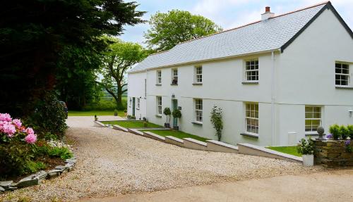 Caroe Farm House — 4-Star Luxury Hotel in Bude, United Kingdom