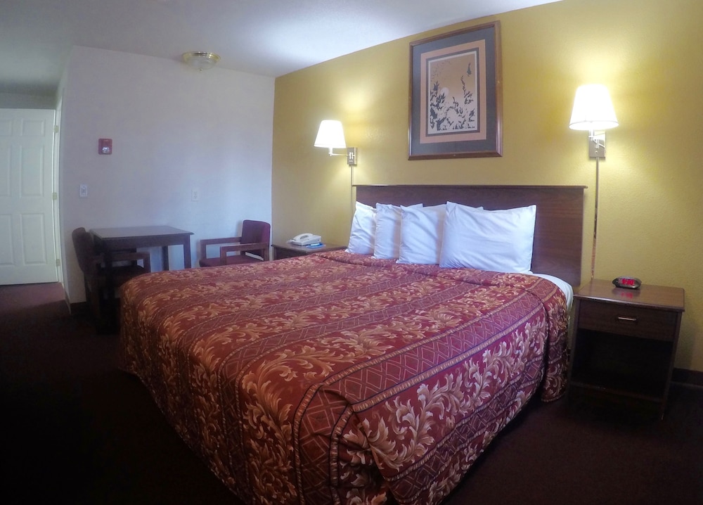 Rodeway Inn Goddard - photo 7