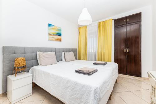 Sea Side Apartment by AlgarStays — 4-Star Luxury Hotel in Armacao De Pera, Portugal