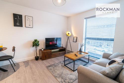 Royal Oak Apartments 3 Secure Parking Perfect for Contractors 2 Bedroom 2 Bathroom Fast Wi fi Long Term Stays — 4-Star Luxury Hotel in Brentwood, United Kingdom