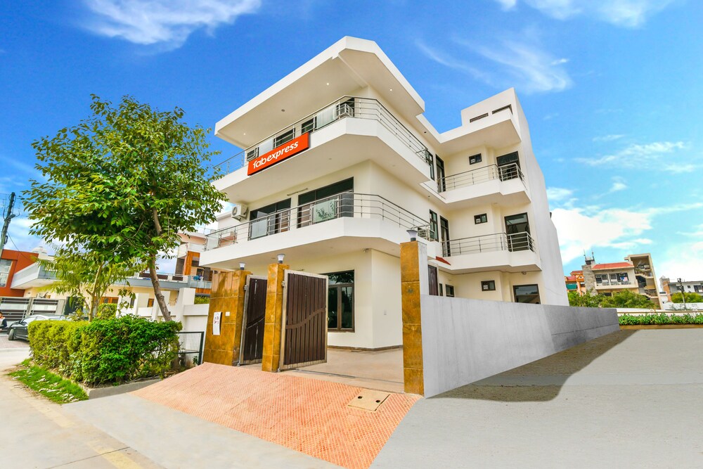 Laxmi Residency by FabHotel - last minute hotel in Gurgaon