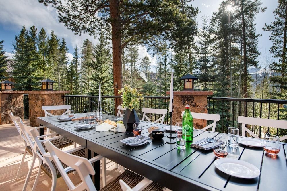 Cherry Ridge by Avantstay Incredible Mountain Mansion w Game Room Hot Tub & Views - photo 20