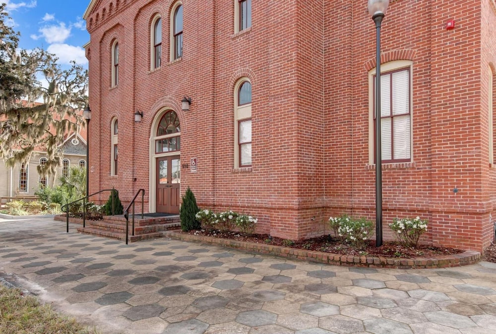 Amelia Schoolhouse Inn - photo 27