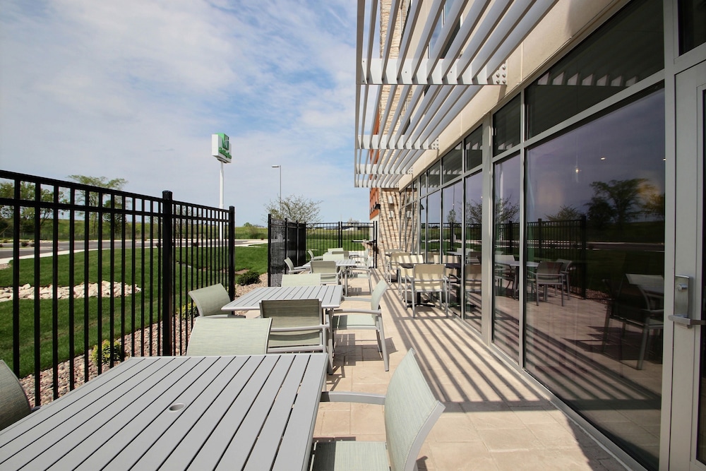 Holiday Inn Express & Suites Fond Du Lac by IHG - photo 37