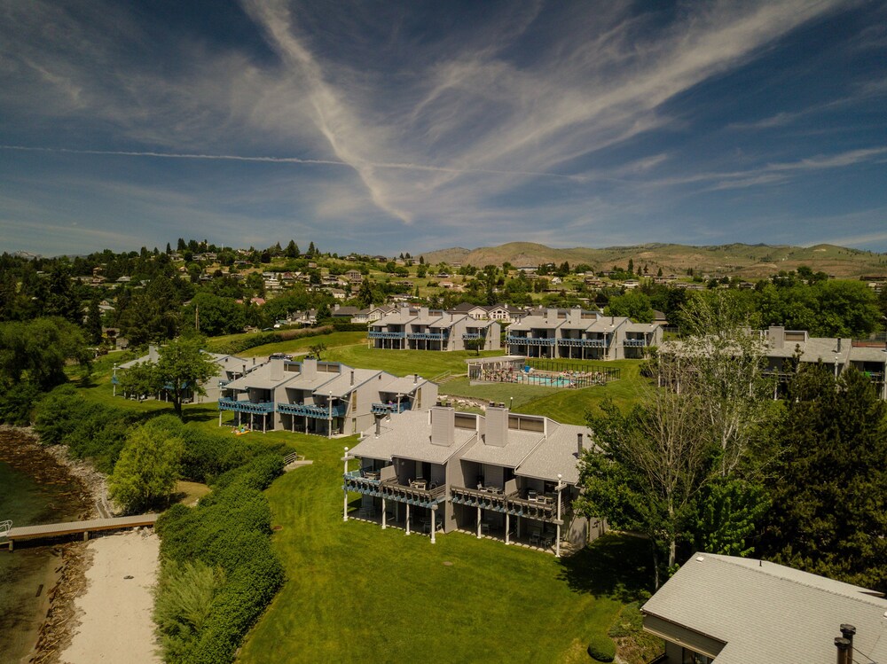 Wapato Point Resort - carbon neutral hotel in Manson