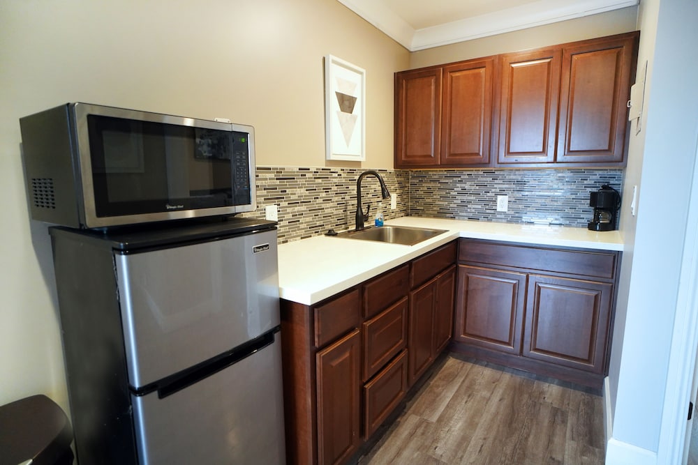 Anaheim Executive Inn & Suites - photo 61