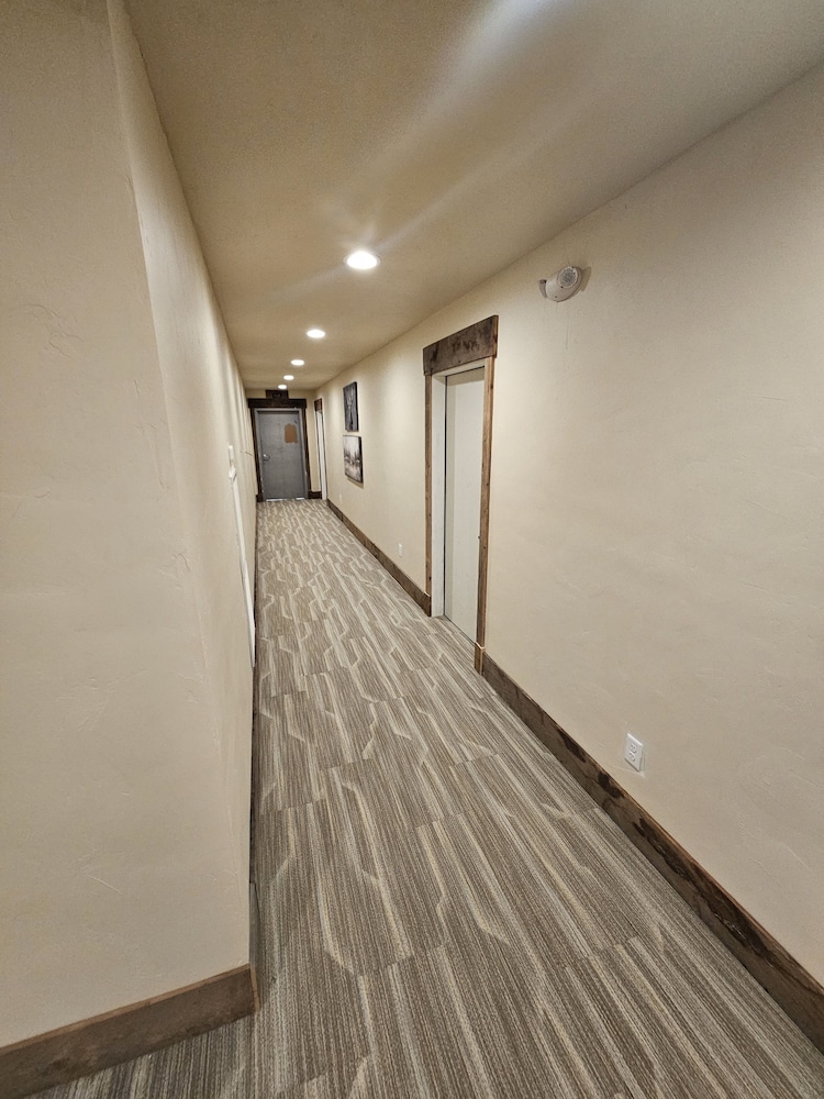 Eaglescape Suites and Event Center - photo 32