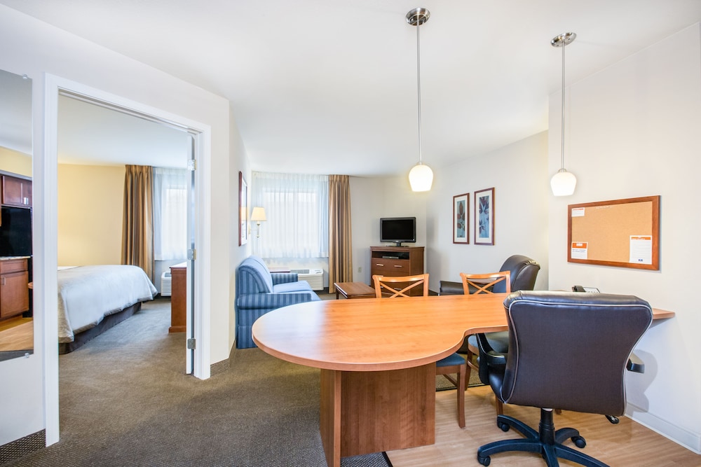 Candlewood Suites Pittsburgh Cranberry an IHG Hotel - photo 3