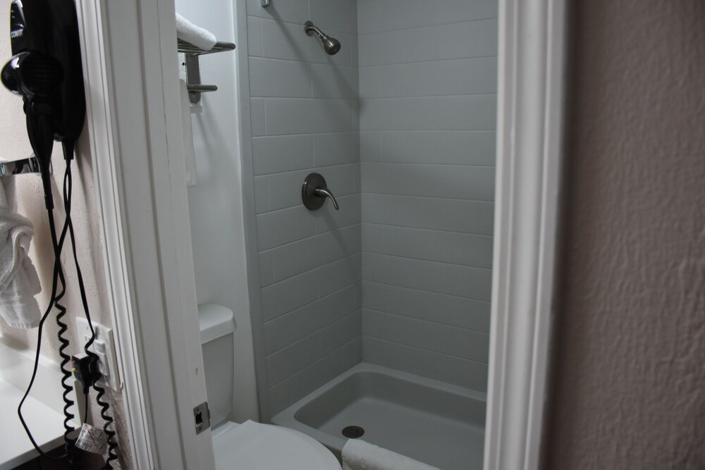 Destin Inn and Suites - photo 36