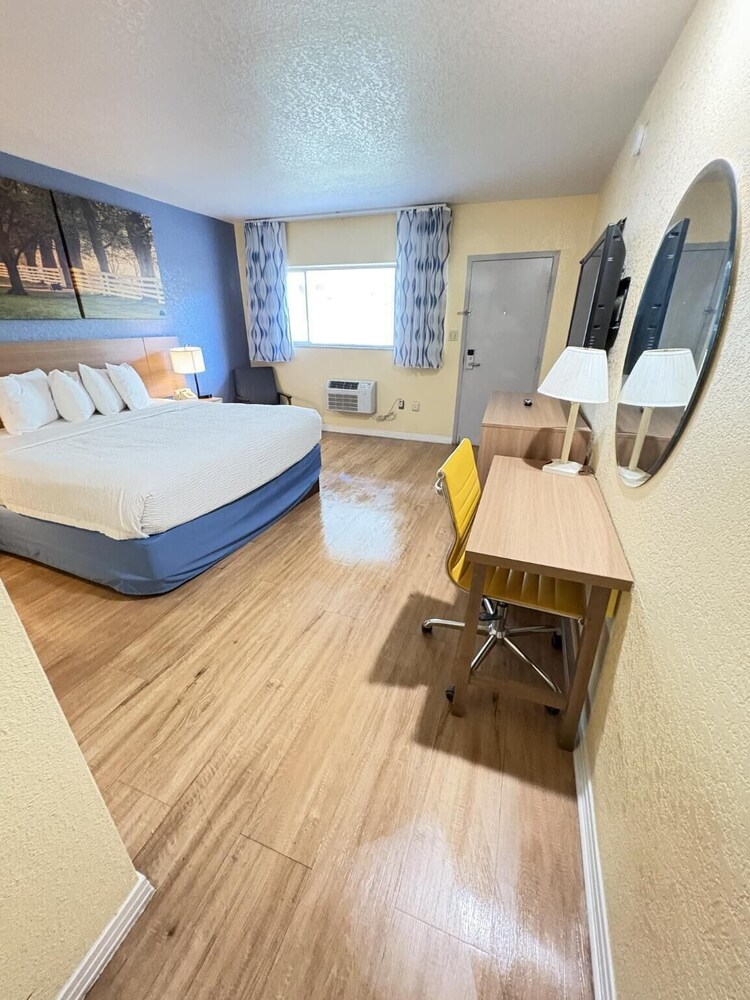 University Inn - photo 9