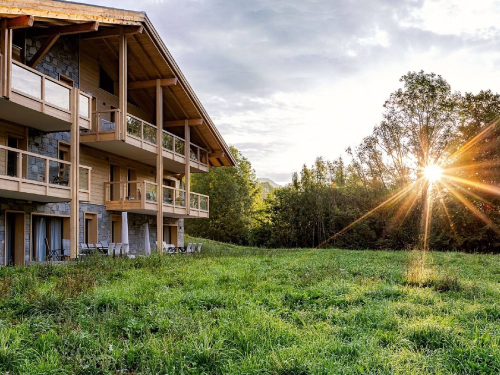 Penthouse With Spacious Balcony — 4-Star Luxury Hotel in Abondance, France