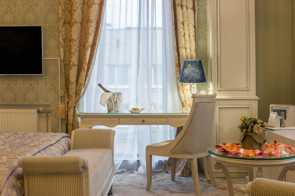 Hotel Happy Inn na Voronezhskoy — 4-Star Luxury Hotel in Saint Petersburg, Russia