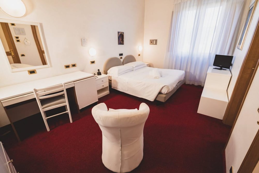 Grand Hotel Milano — 4-Star Luxury Hotel in Chianciano Terme, Italy
