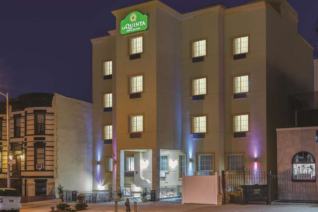 La Quinta Inn and Suites Brooklyn East