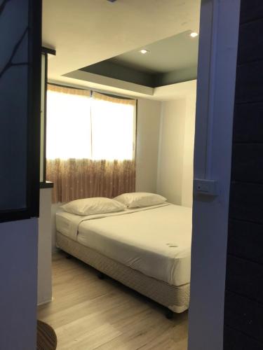Rod Fai Fah Apartment