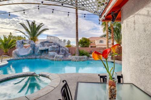 Las Vegas Oasis 13 Mi to the Strip