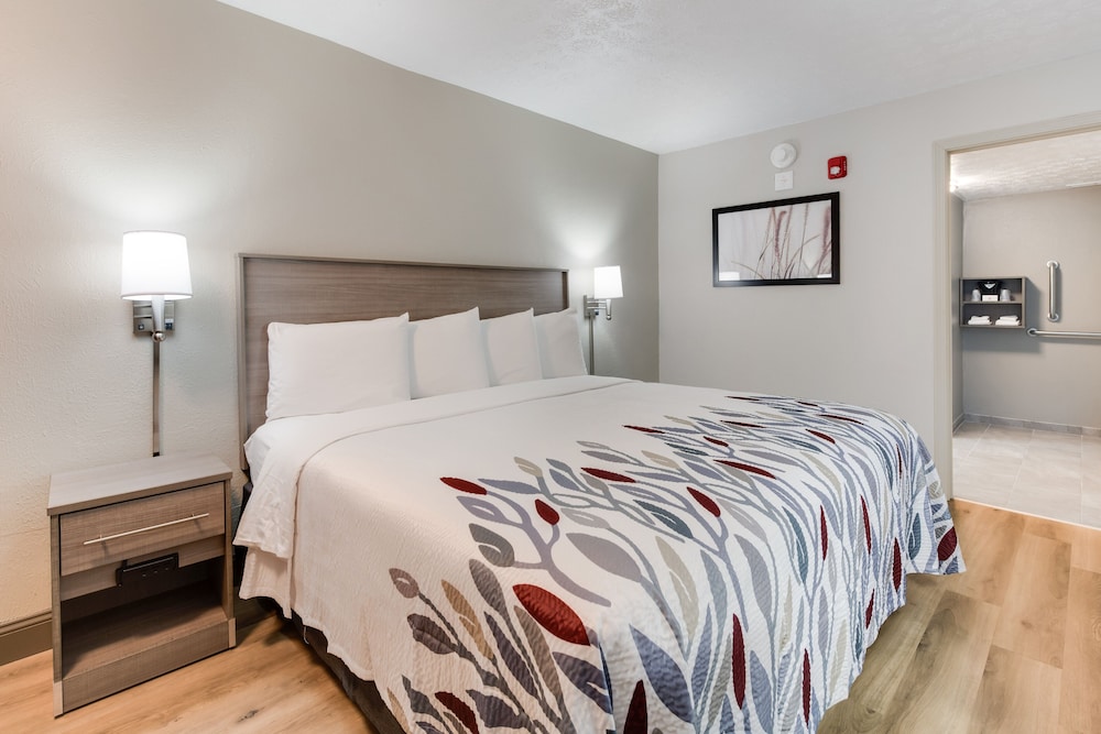 Red Roof Inn Dayton Moraine U of Dayton - photo 21