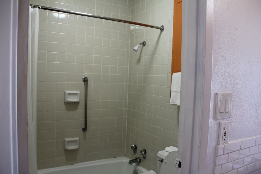 LoneStar Inn & Suites - photo 13