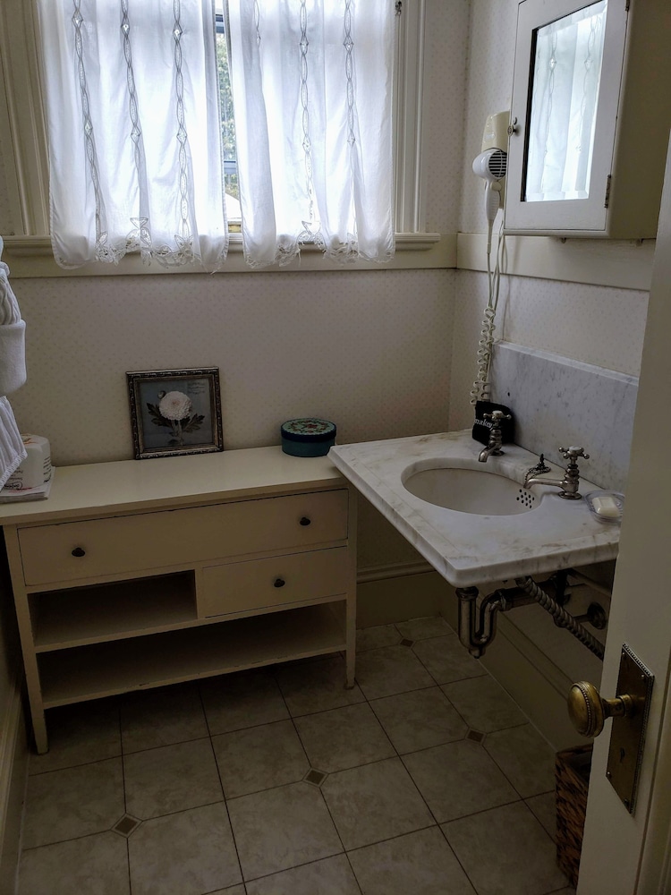 Moseley Cottage Inn & Town Motel - photo 59