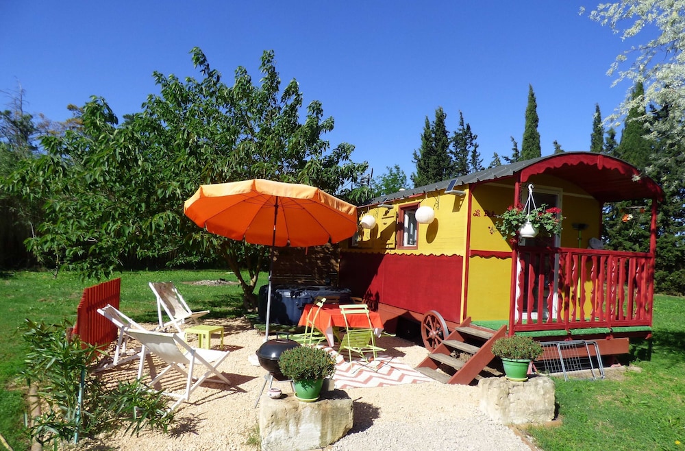 Mas Maurane Roulotte Avec Spa Prive Aux Portes D Arles — Tarascon