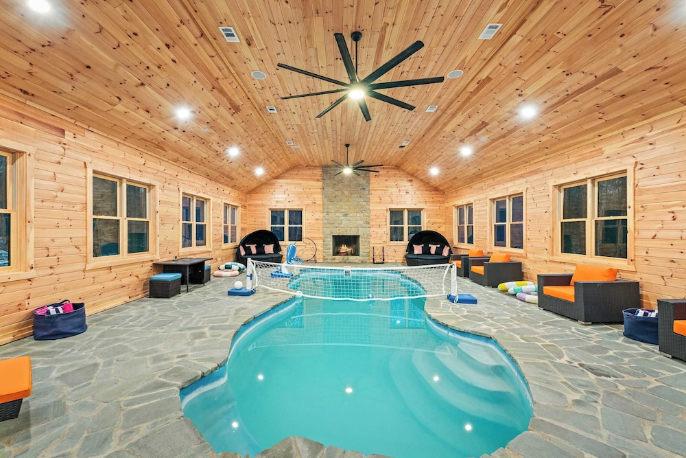 Grand Timber by AvantStay Indoor Pool Sports Court Game Room More — hotel in White Haven