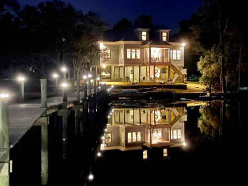 Navarre Bayhouse Retreat in Navarre, United States