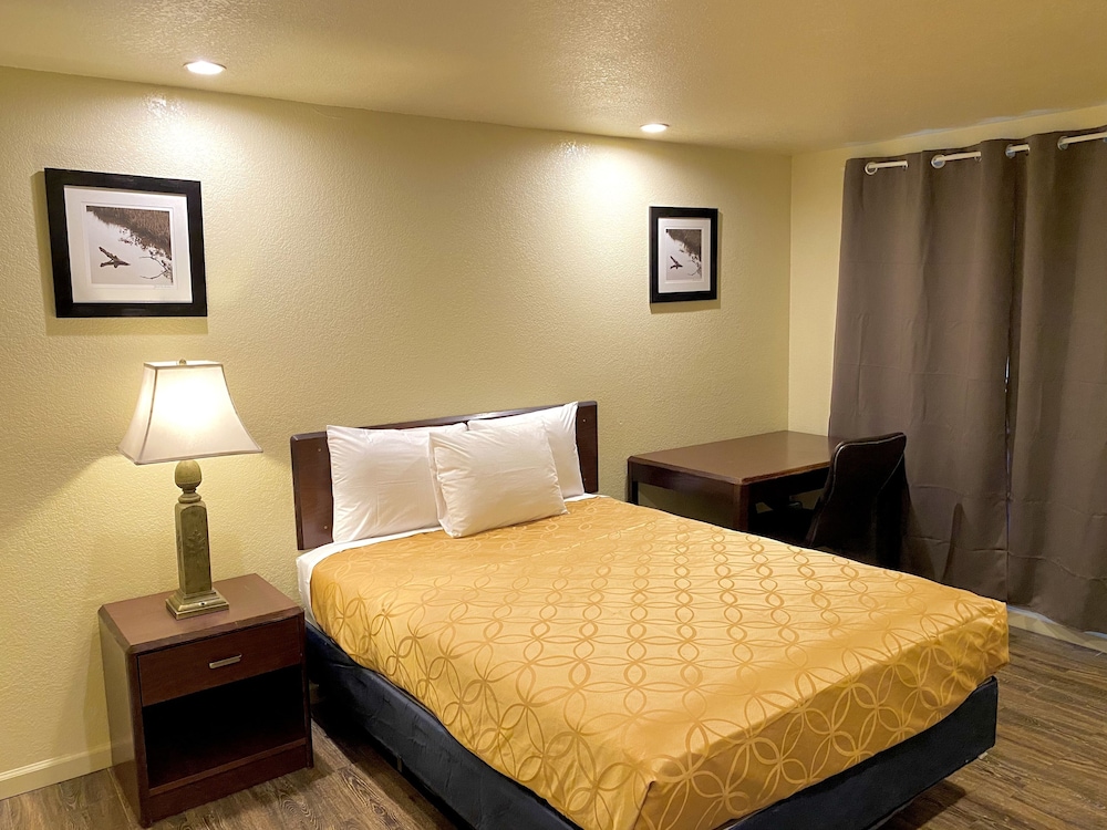 Whistling Pines Daily & Extended Stay Elizabeth City - photo 12