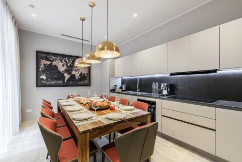 Trastevere Travertino Suite — 4-Star Luxury Hotel in Rome, Italy