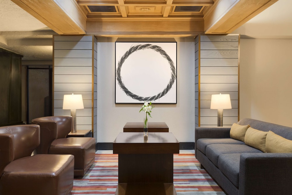 Embassy Suites by Hilton El Paso - photo 3