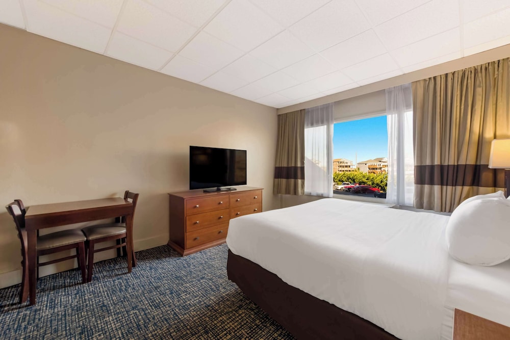 Comfort Inn South Oceanfront - photo 18