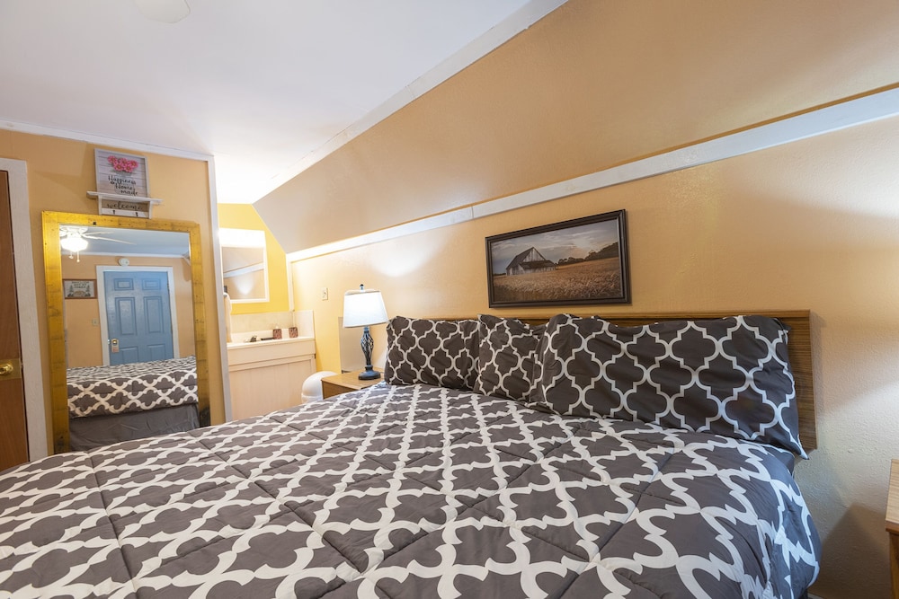 Parkside Motel by OYO Meadville Conneaut Lake - photo 18