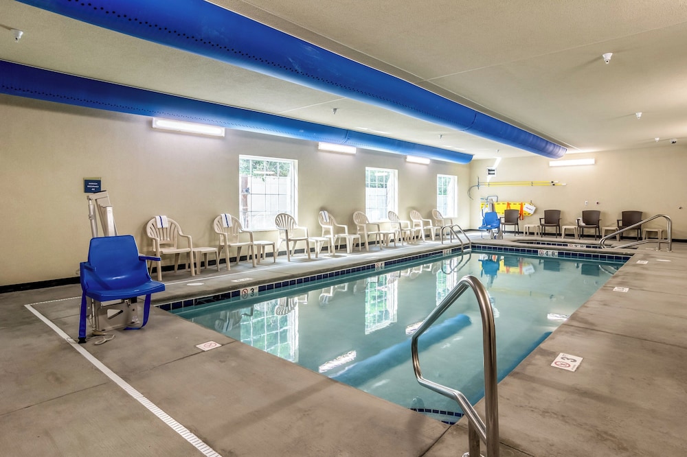 Cobblestone Hotel & Suites Erie - photo 24