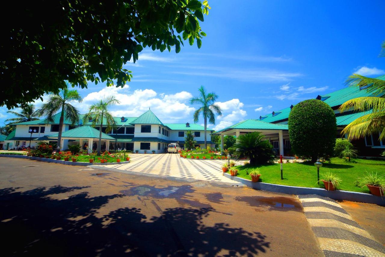 Contour Backwaters Resort Convention Center — Kottayam