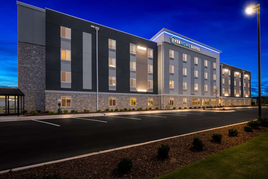 Everhome Suites Fayetteville near Fort Bragg - photo 5