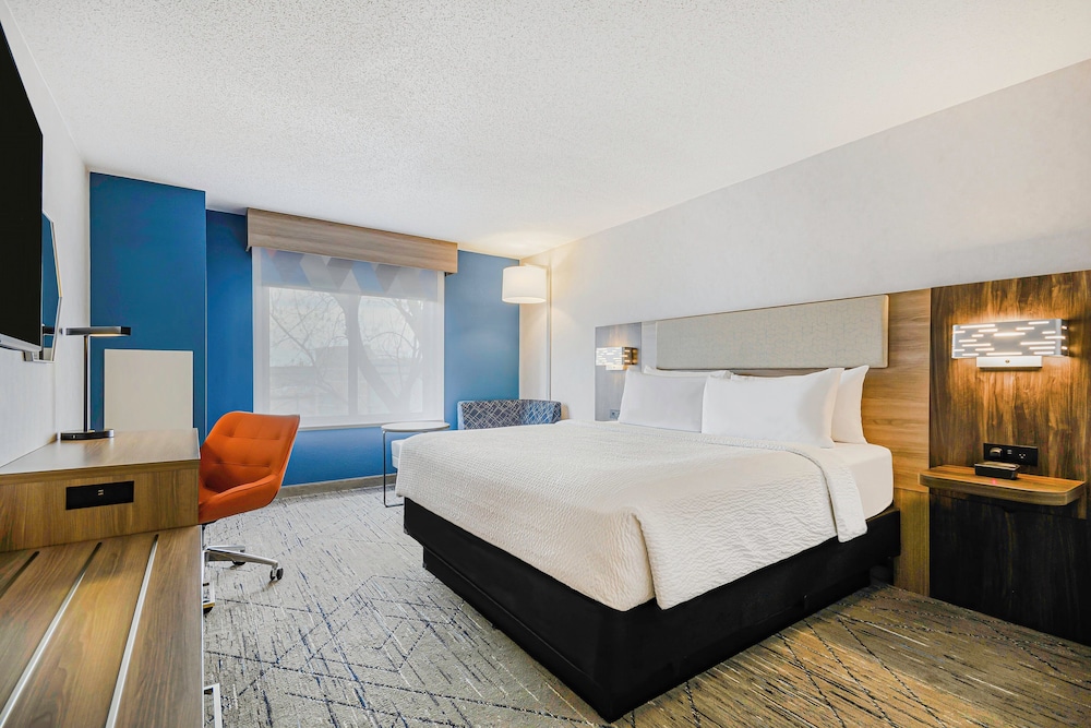 Holiday Inn Express Hotel & Suites Buffalo Airport by IHG in Buffalo, United States