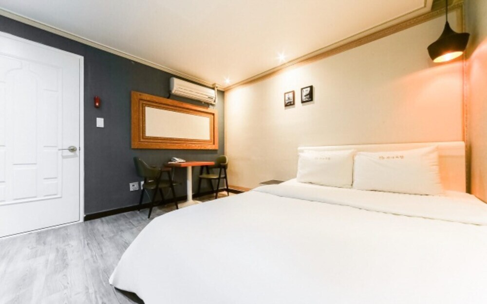 Changwon Yongho dong Cafe in Changwon, South Korea