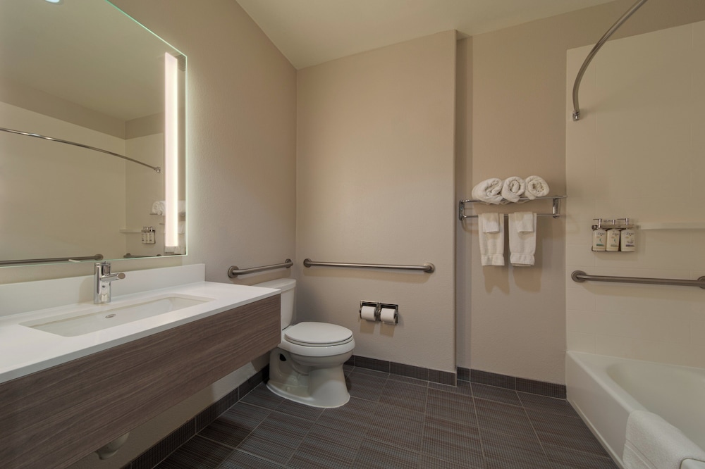 Holiday Inn Express Cleveland by IHG - photo 21