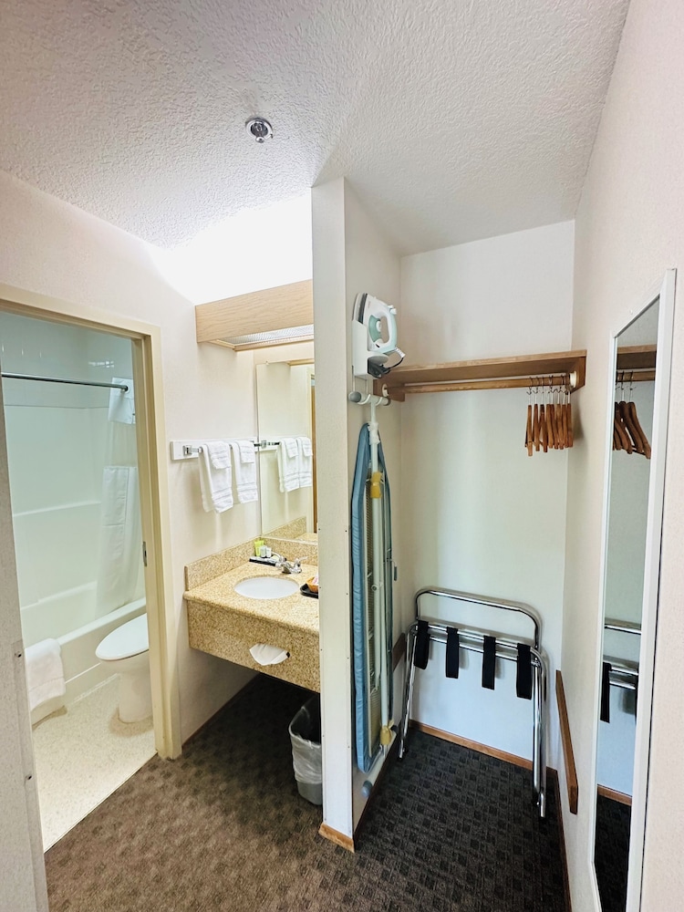 Timberland Inn & Suites - photo 78