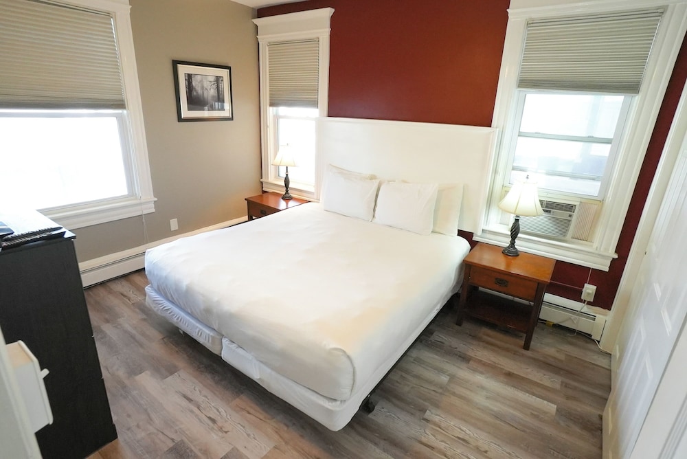 North Beach Hotel - photo 11