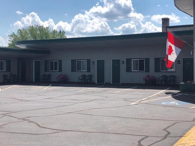 The Lancaster Motel - photo 6