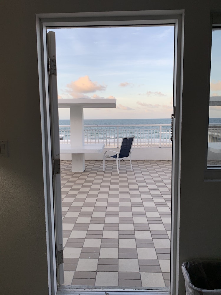Arya Blu Inn & Suites - photo 16