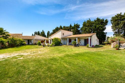 Mas des Cypres Mazet 7 in Saintes-Maries-De-La-Mer, France