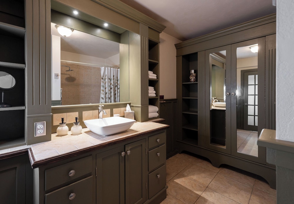 Highland Haven Creekside Inn - photo 134