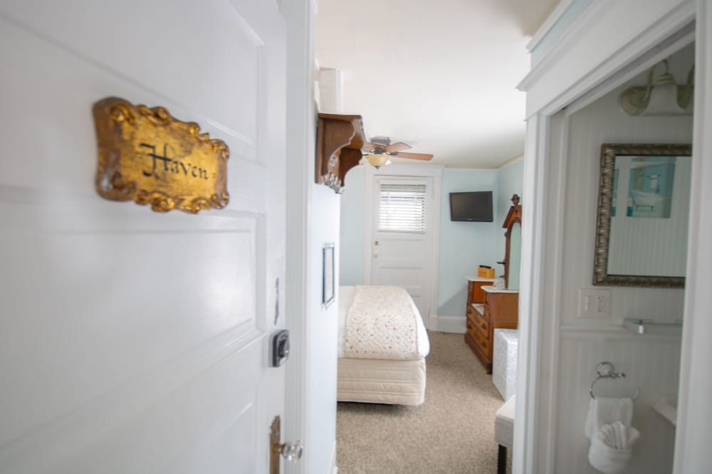 Inn on Charlotte Boutique Hotel - photo 2