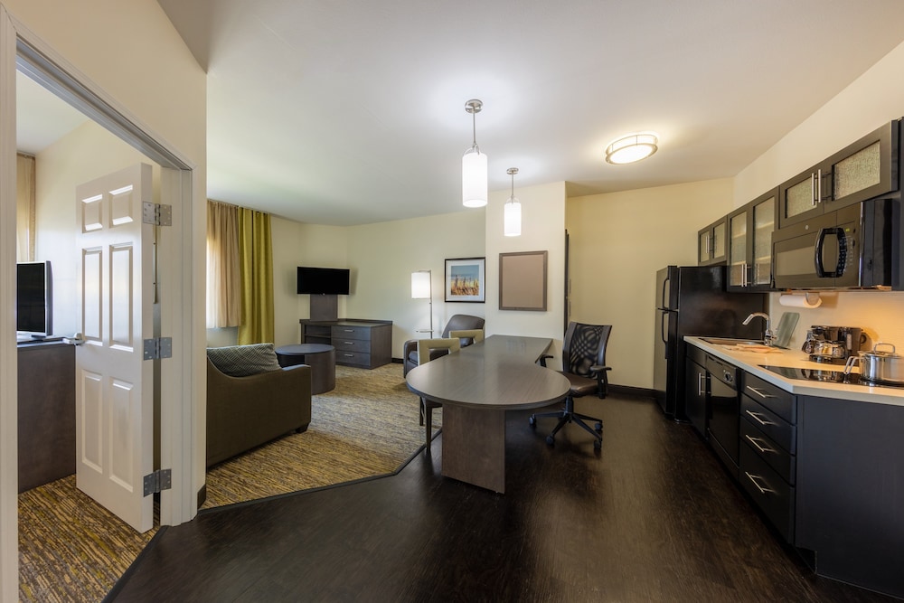 Candlewood Suites Springfield Medical District - photo 8