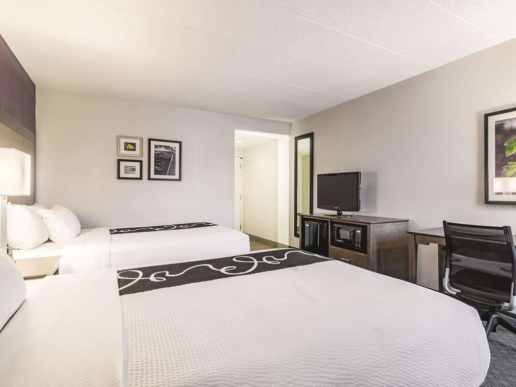La Quinta Inn & Suites by Wyndham Salem NH - photo 24