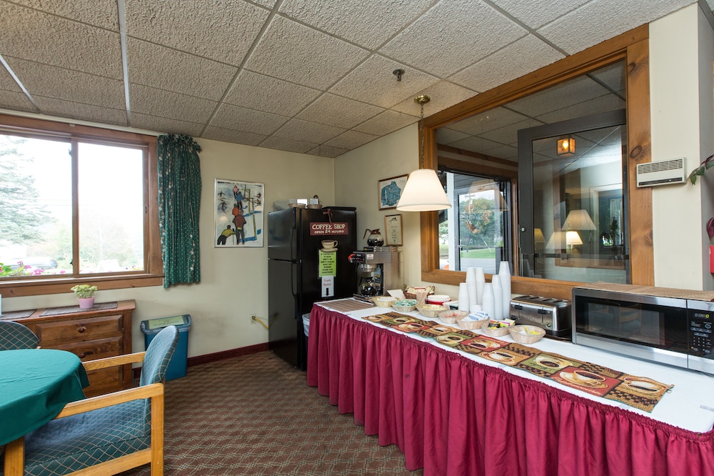 Commodores Inn - photo 27